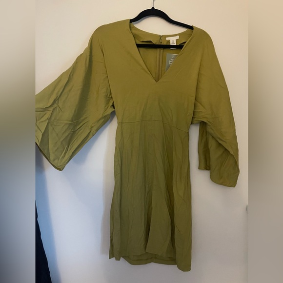 H&M Wide-Sleeved Dress - Picture 3 of 4